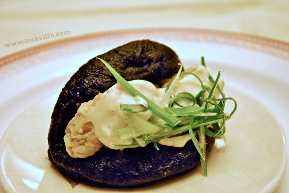 squid ink steamed buns