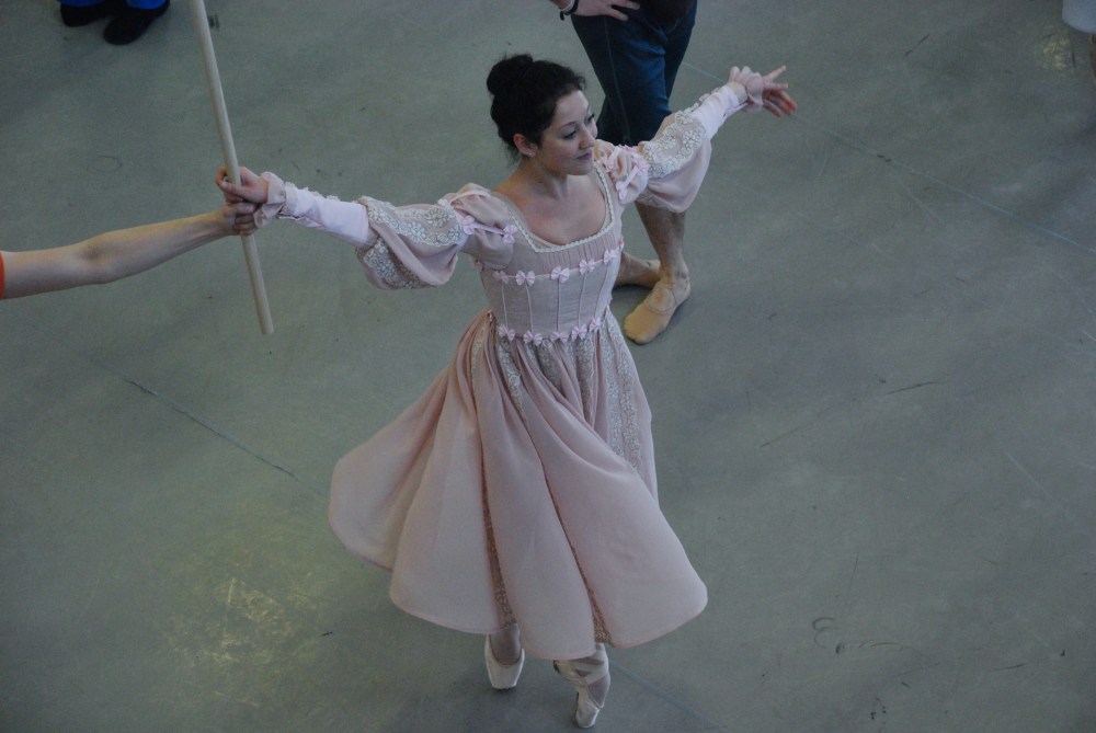 The costumes keep on dancing almost as an extension of the choreography.