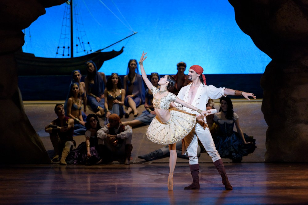 bostonballet_seohyehan_lashakhozashvili_ivan-liskasle-corsaire_photobylizavoll